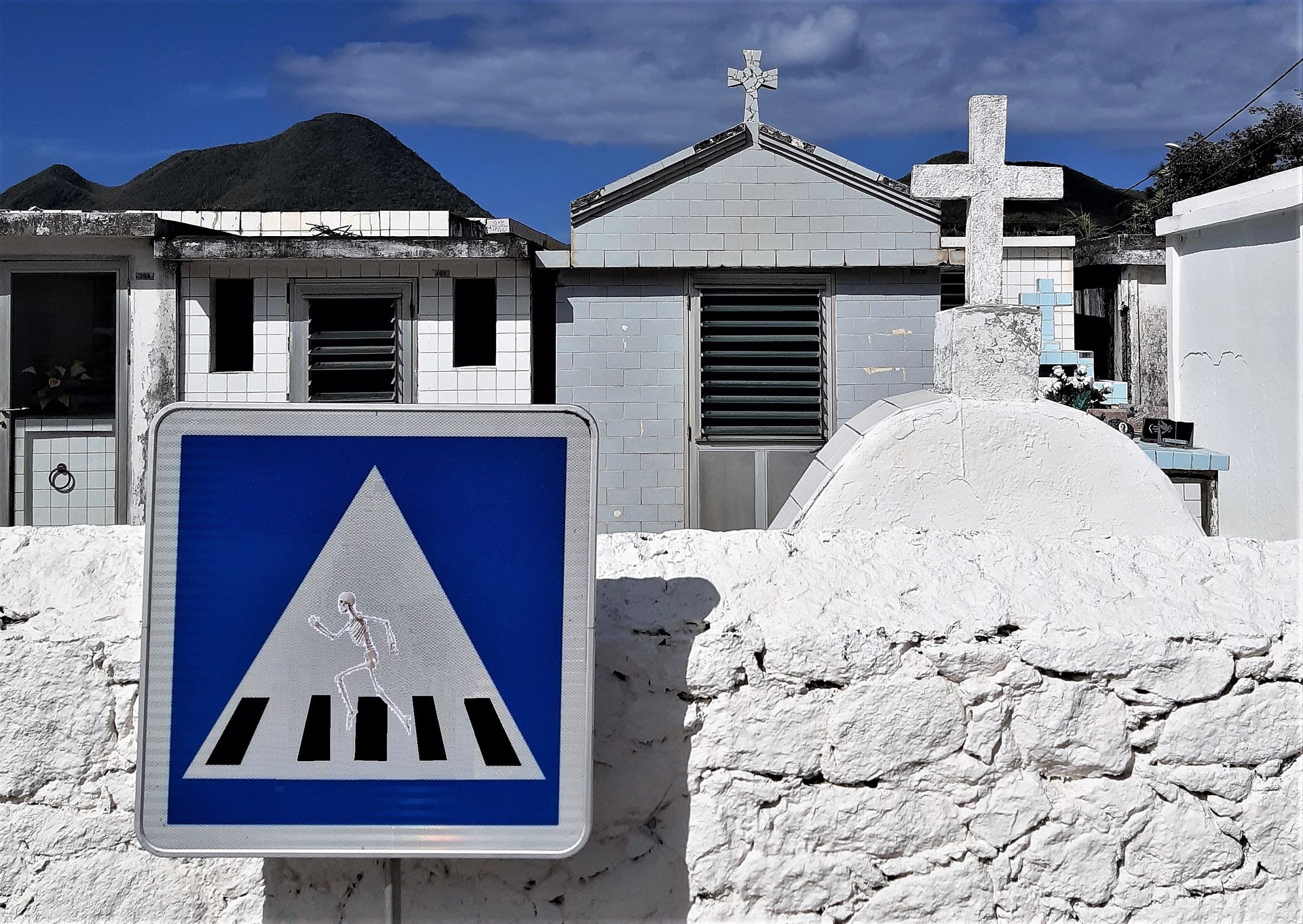 u de signalisation détourné, cimetière